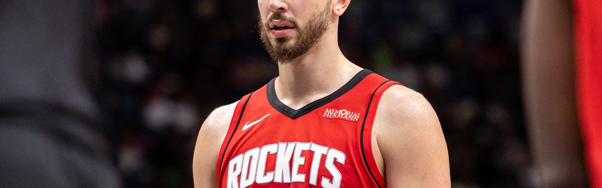 开云下载-是否达到期待？申京本赛季场均20.4+8.9+6.2+3.2失误 命中率51.9%