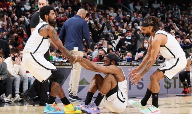 开云体育官网-篮网三巨头想合体咋就这么难？欧文不打疫苗心不变
